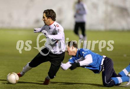 Fussball Testspiel. RZ Pellets WAC gegen VSV. Sandro Zakany,  (WAC), Lukas Kircher (VSV). Poggersdorf, 17.1.2012.
Foto: Kuess
---
pressefotos, pressefotografie, kuess, qs, qspictures, sport, bild, bilder, bilddatenbank