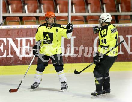 Eishockey Cup. Zeltverleih Bister gegen HC Post. Torjubel Stephan Kogelnigg, Andreas Reichenhauser Christian Woschitz (Post). Klagenfurt, 16.1.2013.
Foto: Kuess
---
pressefotos, pressefotografie, kuess, qs, qspictures, sport, bild, bilder, bilddatenbank