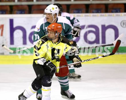 Eishockey Cup. Zeltverleih Bister gegen HC Post.  Roland Jakobitsch (Bister), Andreas Reichenhauser (Post). Klagenfurt, 16.1.2013.
Foto: Kuess
---
pressefotos, pressefotografie, kuess, qs, qspictures, sport, bild, bilder, bilddatenbank