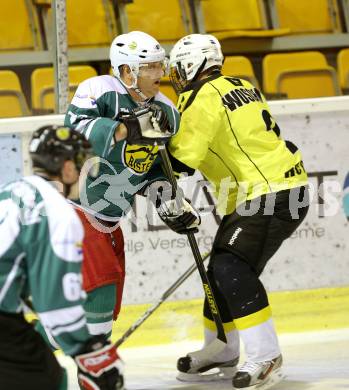 Eishockey Cup. Zeltverleih Bister gegen HC Post. Roland Jakobitsch (Bister), Christian Woschitz (Post). Klagenfurt, 16.1.2013.
Foto: Kuess
---
pressefotos, pressefotografie, kuess, qs, qspictures, sport, bild, bilder, bilddatenbank