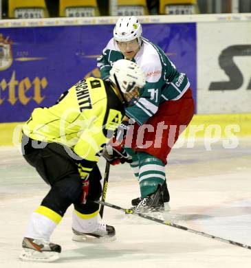 Eishockey Cup. Zeltverleih Bister gegen HC Post. Roland Jakobitsch (Bister), Christian Woschitz (Post). Klagenfurt, 16.1.2013.
Foto: Kuess
---
pressefotos, pressefotografie, kuess, qs, qspictures, sport, bild, bilder, bilddatenbank