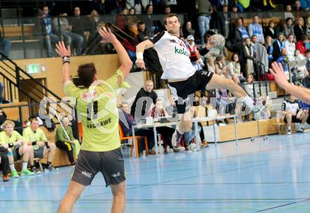 Handball Bundesliga. HC Kelag Kaernten gegen SC Ferlach. Markus Goeschl,  (HCK), Miro Barisic (SCF). Klagenfurt,19.1.2013.
Foto: Kuess
---
pressefotos, pressefotografie, kuess, qs, qspictures, sport, bild, bilder, bilddatenbank