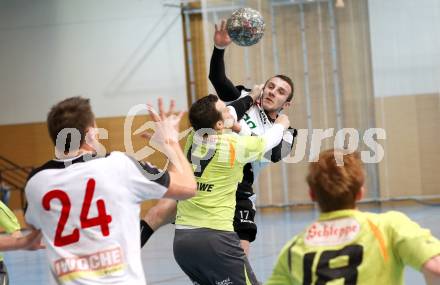 Handball Bundesliga. HC Kelag Kaernten gegen SC Ferlach. Izudin Mujanovic, (HCK), Patrick Jochum  (SCF). Klagenfurt,19.1.2013.
Foto: Kuess
---
pressefotos, pressefotografie, kuess, qs, qspictures, sport, bild, bilder, bilddatenbank