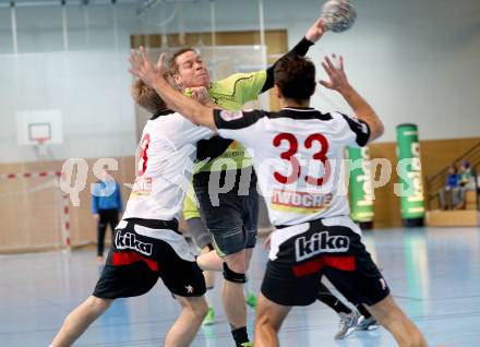 Handball Bundesliga. HC Kelag Kaernten gegen SC Ferlach. Florian Pontasch-Mueller, (HCK), Stefan Godec, Dino Poje  (SCF). Klagenfurt,19.1.2013.
Foto: Kuess
---
pressefotos, pressefotografie, kuess, qs, qspictures, sport, bild, bilder, bilddatenbank