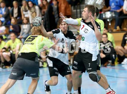 Handball Bundesliga. HC Kelag Kaernten gegen SC Ferlach. Christopher Dovjak, (HCK),  Lukas Huss, Marco Magedin  (SCF). Klagenfurt,19.1.2013.
Foto: Kuess
---
pressefotos, pressefotografie, kuess, qs, qspictures, sport, bild, bilder, bilddatenbank