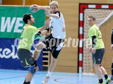 Handball Bundesliga. HC Kelag Kaernten gegen SC Ferlach.  Josef Sourek (HCK), Stefan Godec (SCF). Klagenfurt,19.1.2013.
Foto: Kuess
---
pressefotos, pressefotografie, kuess, qs, qspictures, sport, bild, bilder, bilddatenbank