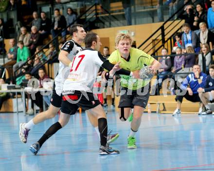 Handball Bundesliga. HC Kelag Kaernten gegen SC Ferlach. Christopher Dovjak,  (HCK), Izudin Mujanovic (SCF). Klagenfurt,19.1.2013.
Foto: Kuess
---
pressefotos, pressefotografie, kuess, qs, qspictures, sport, bild, bilder, bilddatenbank