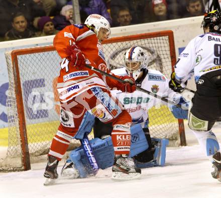 EBEL. Eishockey Bundesliga. EC KAC gegen SAPA Fehervar AV19.  Johannes Reichel, (KAC), Bance Balizs  (Alba Volan). Klagenfurt, am 20.1.2013.
Foto: Kuess 


---
pressefotos, pressefotografie, kuess, qs, qspictures, sport, bild, bilder, bilddatenbank