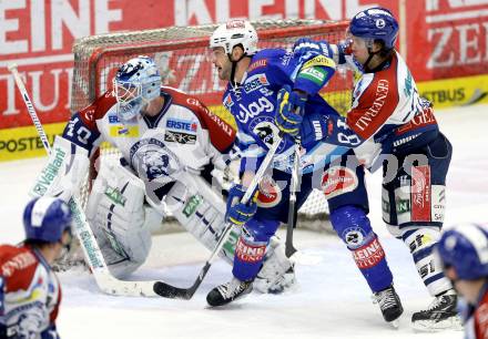 EBEL. Eishockey Bundesliga. EC VSV gegen KHL Medvescak Zagreb. Scott Hotham,  (VSV), Michael Ouzas, Kenneth Macaulay (Zagreb). Villach, am 22.1.2013.
Foto: Kuess 


---
pressefotos, pressefotografie, kuess, qs, qspictures, sport, bild, bilder, bilddatenbank