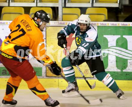 Eishockey Cup. Ascus Rangers gegen Zeltverleih Bister. Harald Kriener (Ascus Rangers), Michael Tautscher (Bister). Klagenfurt, 23.1.2013.
Foto: kuess
---
pressefotos, pressefotografie, kuess, qs, qspictures, sport, bild, bilder, bilddatenbank