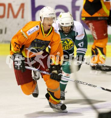 Eishockey Cup. Ascus Rangers gegen Zeltverleih Bister. Christian jochum (Ascus Rangers), Michael Tautscher (Bister). Klagenfurt, 23.1.2013.
Foto: kuess
---
pressefotos, pressefotografie, kuess, qs, qspictures, sport, bild, bilder, bilddatenbank