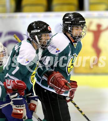 Eishockey Cup. Ascus Rangers gegen Zeltverleih Bister. Torjubel Andreas Fradler, Mario Steiner (Bister). Klagenfurt, 23.1.2013.
Foto: kuess
---
pressefotos, pressefotografie, kuess, qs, qspictures, sport, bild, bilder, bilddatenbank