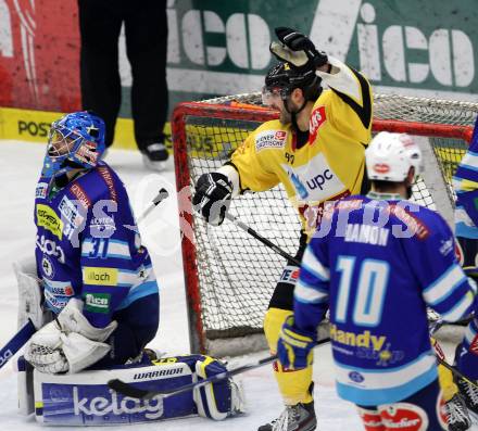 EBEL. Eishockey Bundesliga. EC VSV gegen UPC Vienna Capitals. HOENECKL Thomas (VSV),  Torjubel Joshua Soares (Vienna). Villach, am 27.1.2013.
Foto: Kuess 


---
pressefotos, pressefotografie, kuess, qs, qspictures, sport, bild, bilder, bilddatenbank