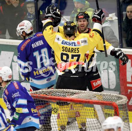 EBEL. Eishockey Bundesliga. EC VSV gegen UPC Vienna Capitals.  Torjubel Francois Fortier, Joshua Soares (Vienna). Villach, am 27.1.2013.
Foto: Kuess 


---
pressefotos, pressefotografie, kuess, qs, qspictures, sport, bild, bilder, bilddatenbank