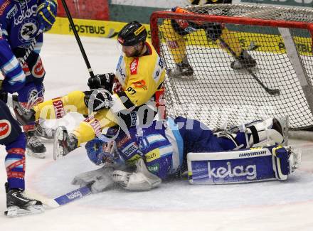 EBEL. Eishockey Bundesliga. EC VSV gegen UPC Vienna Capitals. Thomas Hoeneckl,  (VSV), Joshua Soares (Vienna). Villach, am 27.1.2013.
Foto: Kuess 


---
pressefotos, pressefotografie, kuess, qs, qspictures, sport, bild, bilder, bilddatenbank