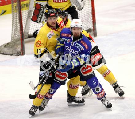 EBEL. Eishockey Bundesliga. EC VSV gegen UPC Vienna Capitals. Markus Peintner,  (VSV), Philipp Pinter (Vienna). Villach, am 27.1.2013.
Foto: Kuess 


---
pressefotos, pressefotografie, kuess, qs, qspictures, sport, bild, bilder, bilddatenbank