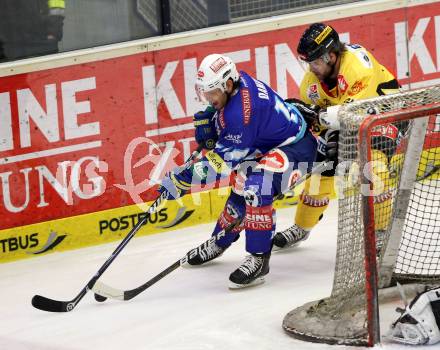 EBEL. Eishockey Bundesliga. EC VSV gegen UPC Vienna Capitals. Derek Damon (VSV), SCHIECHL Michael (Vienna). Villach, am 27.1.2013.
Foto: Kuess 


---
pressefotos, pressefotografie, kuess, qs, qspictures, sport, bild, bilder, bilddatenbank