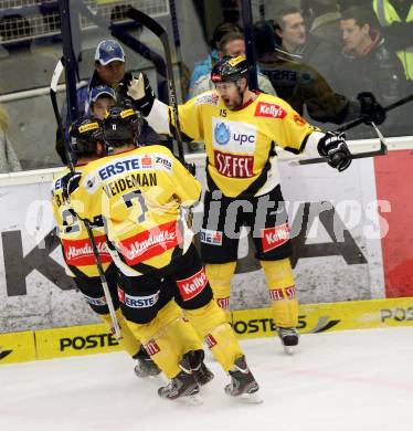 EBEL. Eishockey Bundesliga. EC VSV gegen UPC Vienna Capitals.  Torjubel Francois Fortier, Adrian Veidemann, Dan Bjornlie  (Vienna). Villach, am 27.1.2013.
Foto: Kuess 


---
pressefotos, pressefotografie, kuess, qs, qspictures, sport, bild, bilder, bilddatenbank