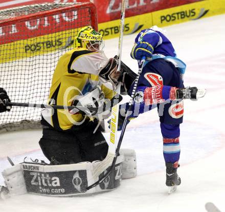 EBEL. Eishockey Bundesliga. EC VSV gegen UPC Vienna Capitals. Derek Ryan,  (VSV), Fabian Weinhandl (Vienna). Villach, am 27.1.2013.
Foto: Kuess 


---
pressefotos, pressefotografie, kuess, qs, qspictures, sport, bild, bilder, bilddatenbank