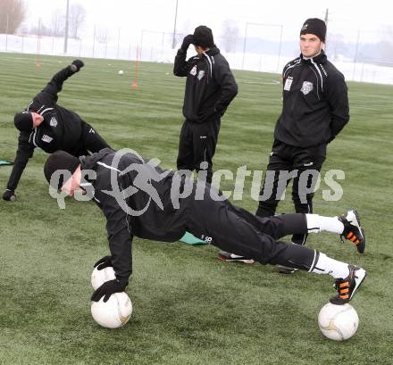 Fussball. WAC. Training. Michael Sollbauer, Roland Putsche. St. Andrae, 28.1.2013. 
Foto: Kuess
---
pressefotos, pressefotografie, kuess, qs, qspictures, sport, bild, bilder, bilddatenbank