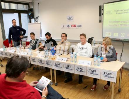 Fussball. WAC. Pressenkonferenz im Bundesrealgymnasium fÃ¼r Slowenen. Stefan Hribar,  Michael Sollbauer, Nenad Bjelica, Alexander Mak, Christian Dobnik, Bianka Poertsch. Klagenfurt, 30.1.2012.
Foto: Kuess
---
pressefotos, pressefotografie, kuess, qs, qspictures, sport, bild, bilder, bilddatenbank