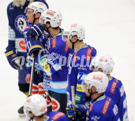 EBEL. Eishockey Bundesliga. EC VSV gegen Moser Medical Graz 99ers.  enttaeuschte VSV Spieler. Villach, am 31.1.2013.
Foto: Kuess 


---
pressefotos, pressefotografie, kuess, qs, qspictures, sport, bild, bilder, bilddatenbank