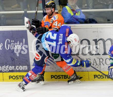 EBEL. Eishockey Bundesliga. EC VSV gegen Moser Medical Graz 99ers.  Benjamin Petrik, (VSV), Olivier Latendresse  (Graz). Villach, am 31.1.2013.
Foto: Kuess 


---
pressefotos, pressefotografie, kuess, qs, qspictures, sport, bild, bilder, bilddatenbank