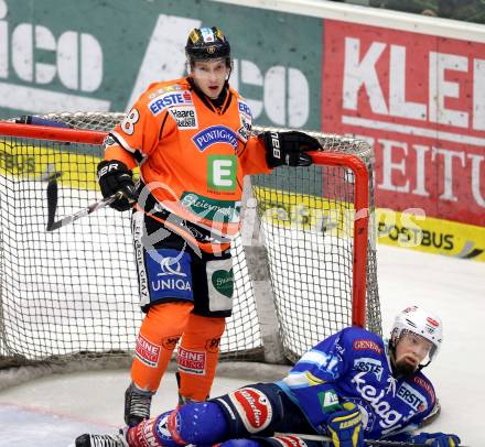 EBEL. Eishockey Bundesliga. EC VSV gegen Moser Medical Graz 99ers.  Markus Peintner,  (VSV), Robert Lembacher (Graz). Villach, am 31.1.2013.
Foto: Kuess 


---
pressefotos, pressefotografie, kuess, qs, qspictures, sport, bild, bilder, bilddatenbank