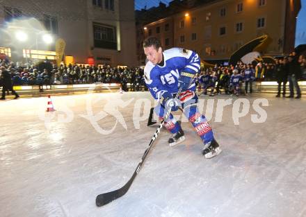 Eishockey Bundesliga. Showtraining VSV am Rathausplatz. John Hughes. Villach, am 1.2.1013.
Foto: Kuess
---
pressefotos, pressefotografie, kuess, qs, qspictures, sport, bild, bilder, bilddatenbank