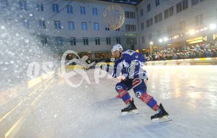 Eishockey Bundesliga. Showtraining VSV am Rathausplatz. Nikolaus Hartl. Villach, am 1.2.1013.
Foto: Kuess
---
pressefotos, pressefotografie, kuess, qs, qspictures, sport, bild, bilder, bilddatenbank