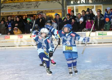 Eishockey Bundesliga. Showtraining VSV am Rathausplatz. Torjubel Minis. Villach, am 1.2.1013.
Foto: Kuess
---
pressefotos, pressefotografie, kuess, qs, qspictures, sport, bild, bilder, bilddatenbank