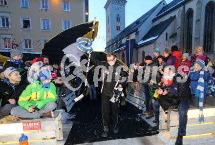 Eishockey Bundesliga. Showtraining VSV am Rathausplatz. Trainer Hannu Jaervenpaeae. Villach, am 1.2.1013.
Foto: Kuess
---
pressefotos, pressefotografie, kuess, qs, qspictures, sport, bild, bilder, bilddatenbank