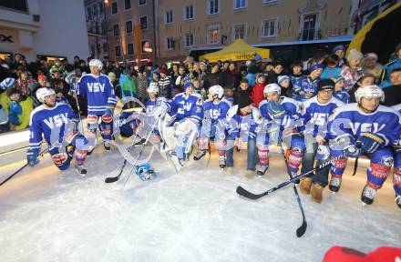 Eishockey Bundesliga. Showtraining VSV am Rathausplatz. Minis. Villach, am 1.2.1013.
Foto: Kuess
---
pressefotos, pressefotografie, kuess, qs, qspictures, sport, bild, bilder, bilddatenbank