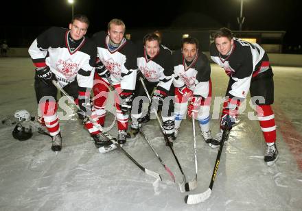 Eishockey. Kaerntner Landesklasse Ost. Georg Steger, Alexander Woelfl, Alexander Tischler, Max Kronlechner, Dominik Kogler (Friesacher AC II). Friesach, am 3.1.2013.
Foto: Kuess
---
pressefotos, pressefotografie, kuess, qs, qspictures, sport, bild, bilder, bilddatenbank