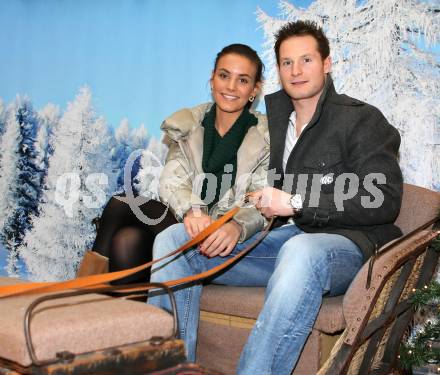 Eishockey. KAC. Tomislav Zanoski mit Freundin Mihaela. Klagenfurt, 27.12.2012.
Foto: Kuess
---
pressefotos, pressefotografie, kuess, qs, qspictures, sport, bild, bilder, bilddatenbank