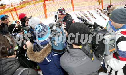 Schi Alpin. Training OESV Nationalteam.  Trainer Mathias Berthold, Journallisten. Turrach, am 1.2.2013.
Foto: Kuess
---
pressefotos, pressefotografie, kuess, qs, qspictures, sport, bild, bilder, bilddatenbank