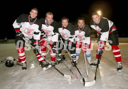 Eishockey. Kaerntner Landesklasse Ost. Georg Steger, Alexander Woelfl, Alexander Tischler, Max Kronlechner, Dominik Kogler (Friesacher AC II). Friesach, am 3.1.2013.
Foto: Kuess
---
pressefotos, pressefotografie, kuess, qs, qspictures, sport, bild, bilder, bilddatenbank