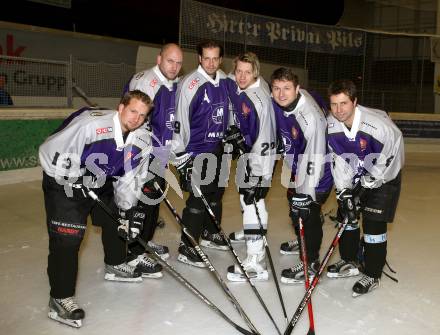 Eishockey. Kaerntner Landesklassen Ost. TSV Raika Grafenstein. Christoph PISKERNIG, Sebastian KONCILIA, Thomas SCHUMACH, Mike DAVID, Mario DEUTSCHMANN, Georg REPITSCH. Althofen, 11.12.2012.
Foto: Kuess
---
pressefotos, pressefotografie, kuess, qs, qspictures, sport, bild, bilder, bilddatenbank