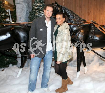 Eishockey. KAC. Tomislav Zanoski mit Freundin Mihaela. Klagenfurt, 27.12.2012.
Foto: Kuess
---
pressefotos, pressefotografie, kuess, qs, qspictures, sport, bild, bilder, bilddatenbank