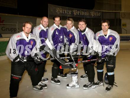 Eishockey. Kaerntner Landesklassen Ost. TSV Raika Grafenstein. Christoph PISKERNIG, Sebastian KONCILIA, Thomas SCHUMACH, Mike DAVID, Mario DEUTSCHMANN, Georg REPITSCH. Althofen, 11.12.2012.
Foto: Kuess

---
pressefotos, pressefotografie, kuess, qs, qspictures, sport, bild, bilder, bilddatenbank