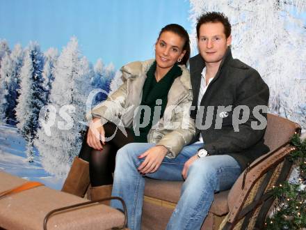 Eishockey. KAC. Tomislav Zanoski mit Freundin Mihaela. Klagenfurt, 27.12.2012.
Foto: Kuess
---
pressefotos, pressefotografie, kuess, qs, qspictures, sport, bild, bilder, bilddatenbank