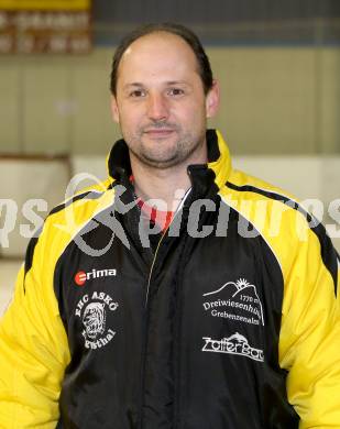 Eishockey Landesklasse Ost. EC Ingolsthal. Trainer Dietmar Wenzl. Voelkermarkt, am 29.12.2012.
Foto: Kuess
---
pressefotos, pressefotografie, kuess, qs, qspictures, sport, bild, bilder, bilddatenbank