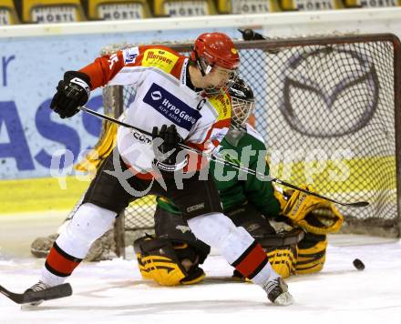 Eishockeycup. Hypo Alpe Adria BAnk gegen Humanomed Wings. Hans Genser  (Hypo), Thomas Weratschnig (Humanomed). Klagenfurt, 7.2.2013.
Foto: Kuess
---
pressefotos, pressefotografie, kuess, qs, qspictures, sport, bild, bilder, bilddatenbank