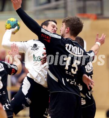 Handball Bundesliga. Aufstiegsrunde. SC Ferlach gegen ULZ Sparkasse Schwaz. Patrick Jochum,  (Ferlach), Fabian Posch (Schwarz). Ferlach, 9.2.2013.
Foto: Kuess
---
pressefotos, pressefotografie, kuess, qs, qspictures, sport, bild, bilder, bilddatenbank