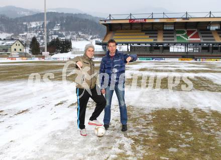 Fussball Bundesliga. RZ Pellets WAC gegen Red Bull Salzburg. Kommissionierung Lavanttal Arena. Michael Liendl (WAC), Schiedsrichter Manfred Krassnitzer. Wolfsberg, am 14.2.2013.
Foto: Kuess
---
pressefotos, pressefotografie, kuess, qs, qspictures, sport, bild, bilder, bilddatenbank