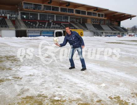 Fussball Bundesliga. RZ Pellets WAC gegen Red Bull Salzburg. Kommissionierung Lavanttal Arena. Schiedsrichter Manfred Krassnitzer. Wolfsberg, am 14.2.2013.
Foto: Kuess
---
pressefotos, pressefotografie, kuess, qs, qspictures, sport, bild, bilder, bilddatenbank