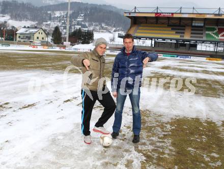 Fussball Bundesliga. RZ Pellets WAC gegen Red Bull Salzburg. Kommissionierung Lavanttal Arena. Michael Liendl (WAC), Schiedsrichter Manfred Krassnitzer. Wolfsberg, am 14.2.2013.
Foto: Kuess
---
pressefotos, pressefotografie, kuess, qs, qspictures, sport, bild, bilder, bilddatenbank