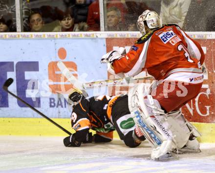 EBEL. Eishockey Bundesliga. EC KAC gegen Moser Medical Graz 99ers.   Andy Chiodo,  (KAC), Mario Scalzo (Graz). Klagenfurt, am 15.2.2013.
Foto: Kuess 


---
pressefotos, pressefotografie, kuess, qs, qspictures, sport, bild, bilder, bilddatenbank