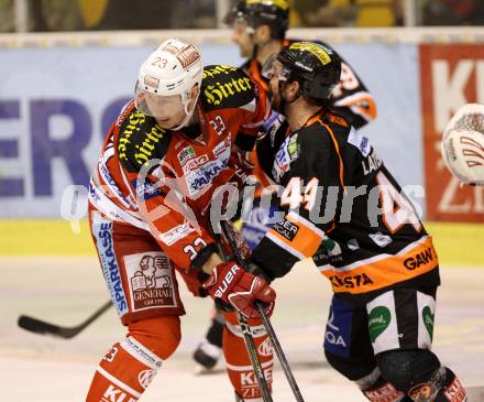 EBEL. Eishockey Bundesliga. EC KAC gegen Moser Medical Graz 99ers.   Mike Siklenka,  (KAC), Olivier Latendresse (Graz). Klagenfurt, am 15.2.2013.
Foto: Kuess 


---
pressefotos, pressefotografie, kuess, qs, qspictures, sport, bild, bilder, bilddatenbank