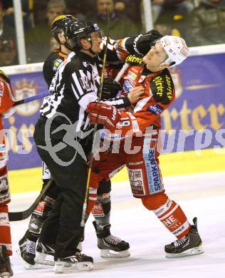 EBEL. Eishockey Bundesliga. EC KAC gegen Moser Medical Graz 99ers.   Rauferei Stefan Geier, (KAC),  Kevin Moderer (Graz). Klagenfurt, am 15.2.2013.
Foto: Kuess 


---
pressefotos, pressefotografie, kuess, qs, qspictures, sport, bild, bilder, bilddatenbank